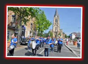 Saint-Didier, le 1er mai - Dfil dans le village pour la fte des fleurs